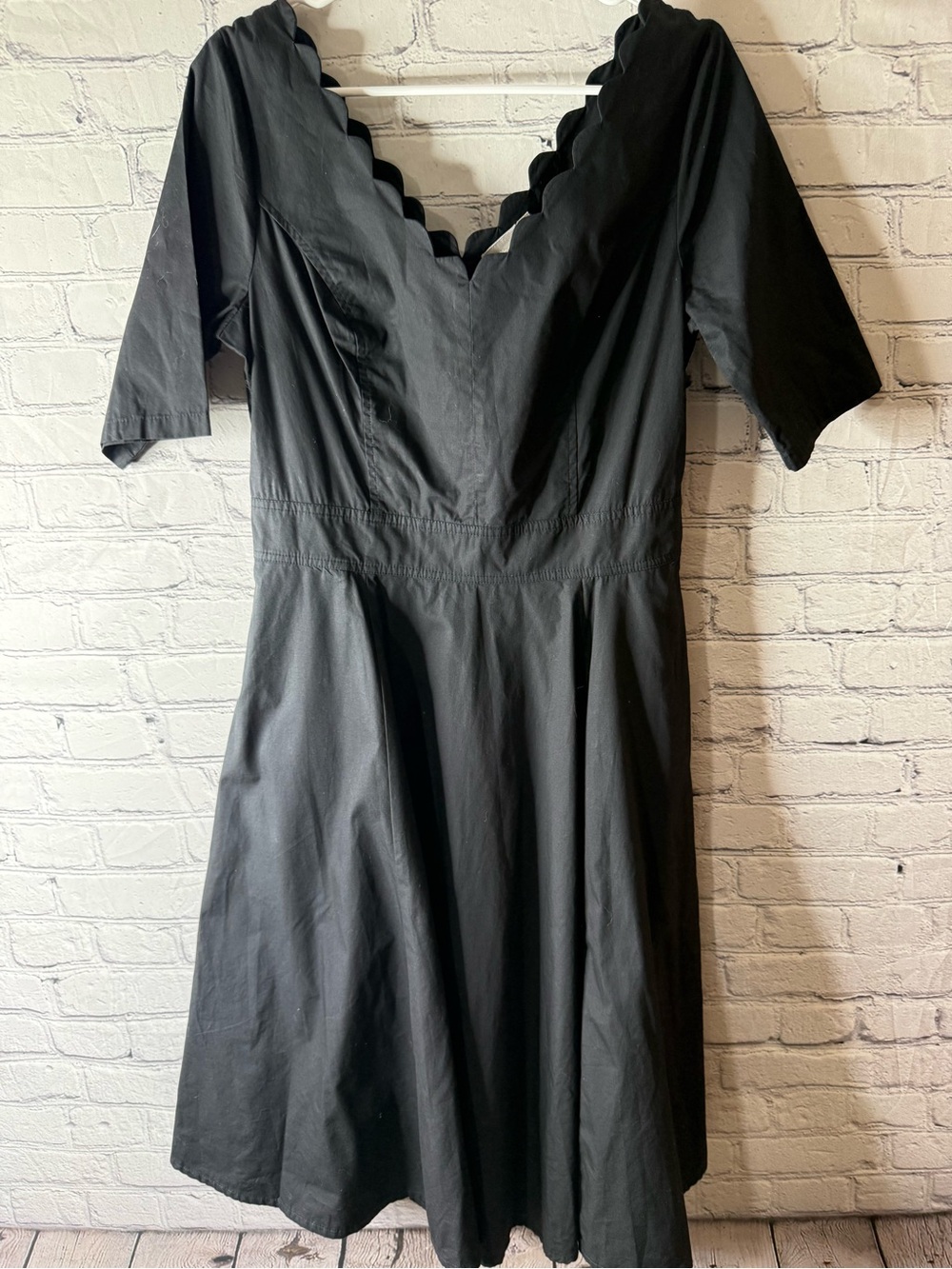 E shakti Classic Black Scalloped V-Neck Women's Dress size 14
